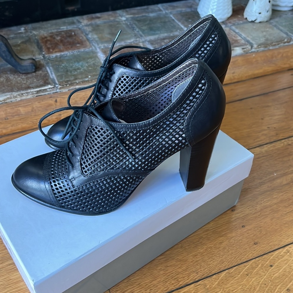 Charles David Black Leather Healed Oxfords | like new in box | size 8.5